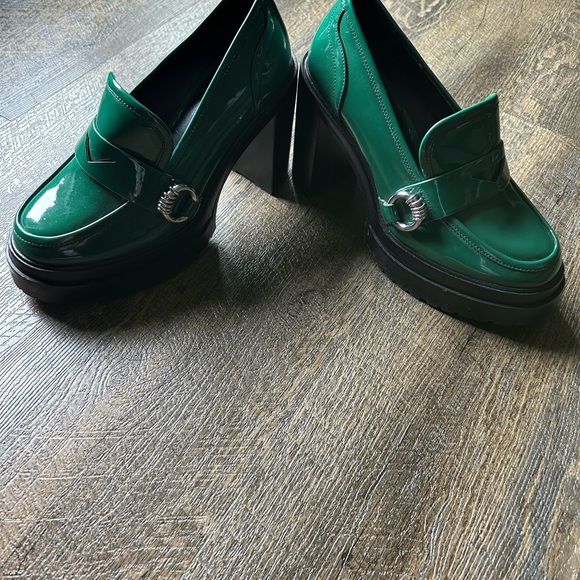Gianni Bini MAXXWELLE Green Patent Platform Block Heel Loafer w/ornament - Picture 3 of 8